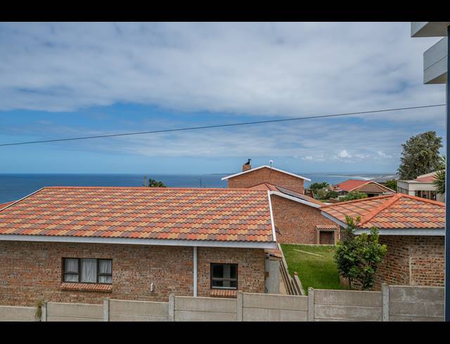 3 BEDROOM DUET TO LET IN DANA BAY